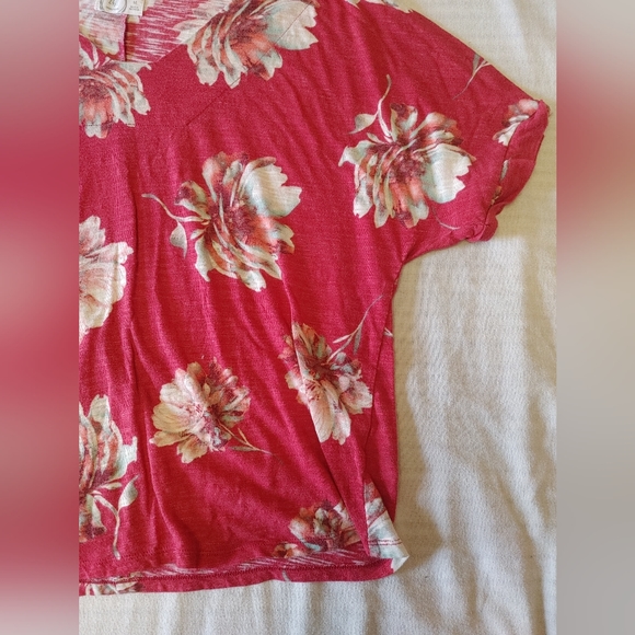MAURICE'S Red Floral V-Neck Blouse Size Medium - Picture 5 of 6